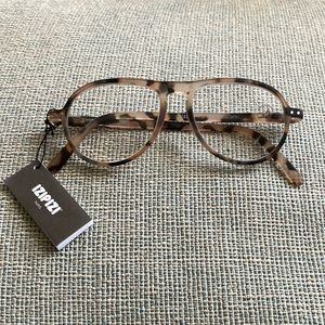 Izipizi Reading glasses in +2 strength and #K Light Tortoise frame